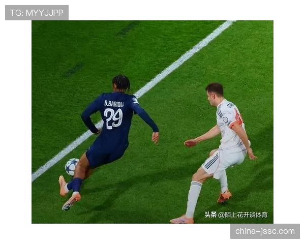 十人拜仁客场2比1力克巴黎 迪亚斯梅开二度后染红离场